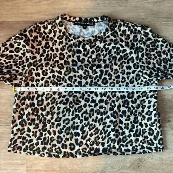 VERONICA BEARD Abbey Leopard Print Crop T-Shirt
Retail $128 sz S - Picture 4 of 8